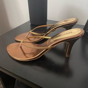 Metallic brown kitten heel